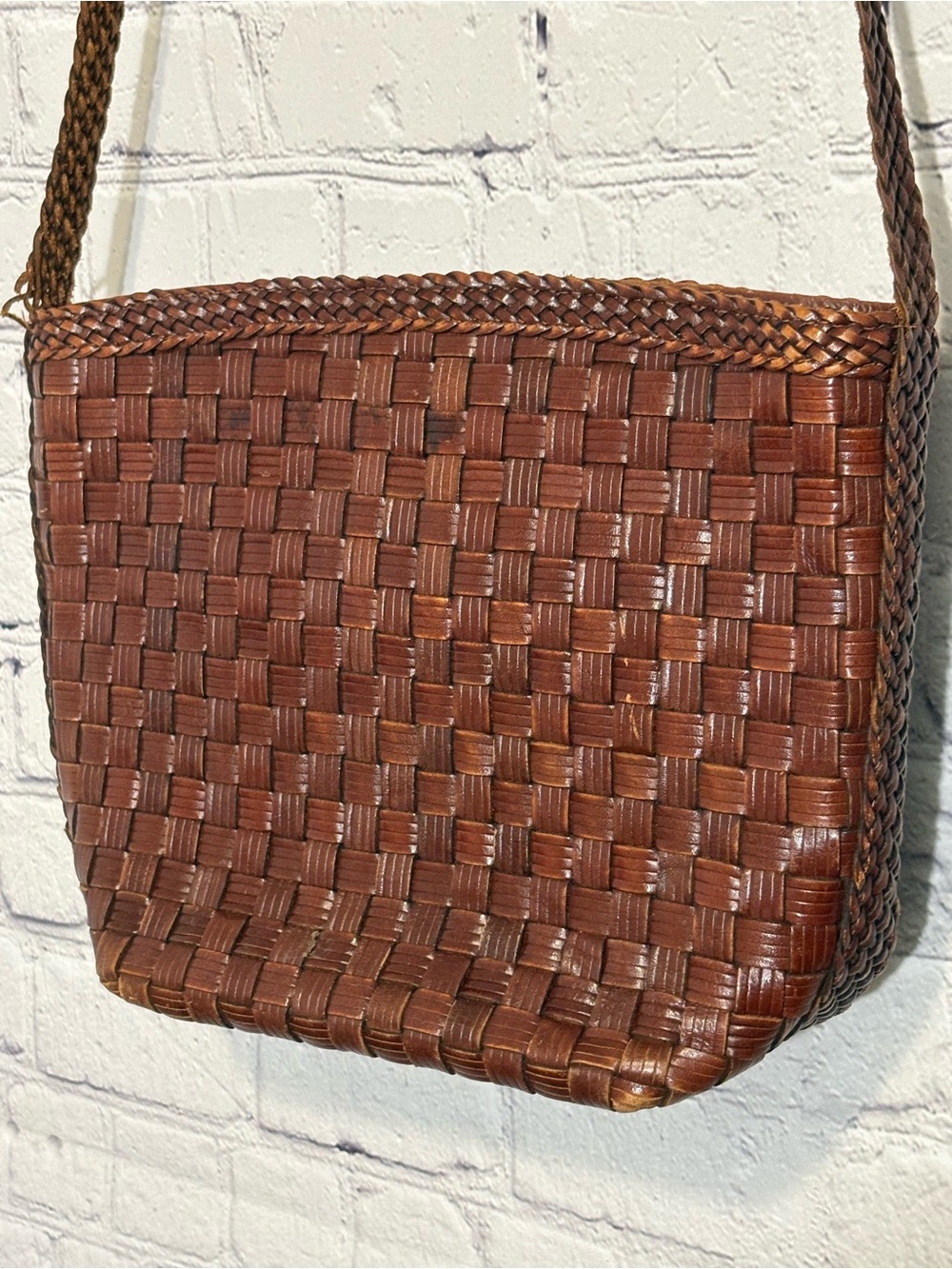 Woven Shoulder Bag in Brown - Classic Handcrafted Style